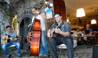 Konzert im Café Kostbar Garten